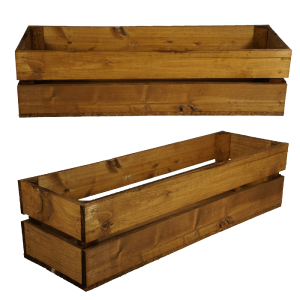 Drewniana skrzynka balkonowa w kolorze orzech o długości 62 cm. Prezentuje prostokątny kształt, idealny jako kwietnik lub donica do ogrodu, na taras oraz do aranżacji nowoczesnych wnętrz mieszkalnych.