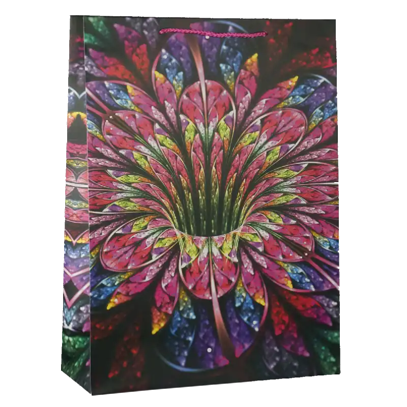 Torebka prezentowa dla niej o wymiarach 42x31x12 cm z efektownym, wielobarwnym nadrukiem o roślinnym motywie. Posiada dwa wygodne uchwyty ułatwiające przenoszenie upominków.