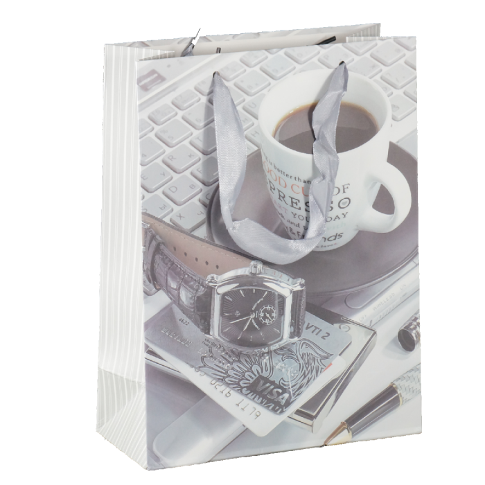 Torebka prezentowa dla niego o wymiarach 24x18x8 cm z eleganckim nadrukiem przedstawiającym akcesoria męskie, posiada praktyczne uchwyty.