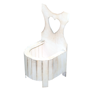 Kwietnik drewniany z sercem o wysokości 36 cm. Prezentowany model to stojak kwietnik drewniany w jasnym kolorze z wycięciem w kształcie serca, idealny do wnętrz.