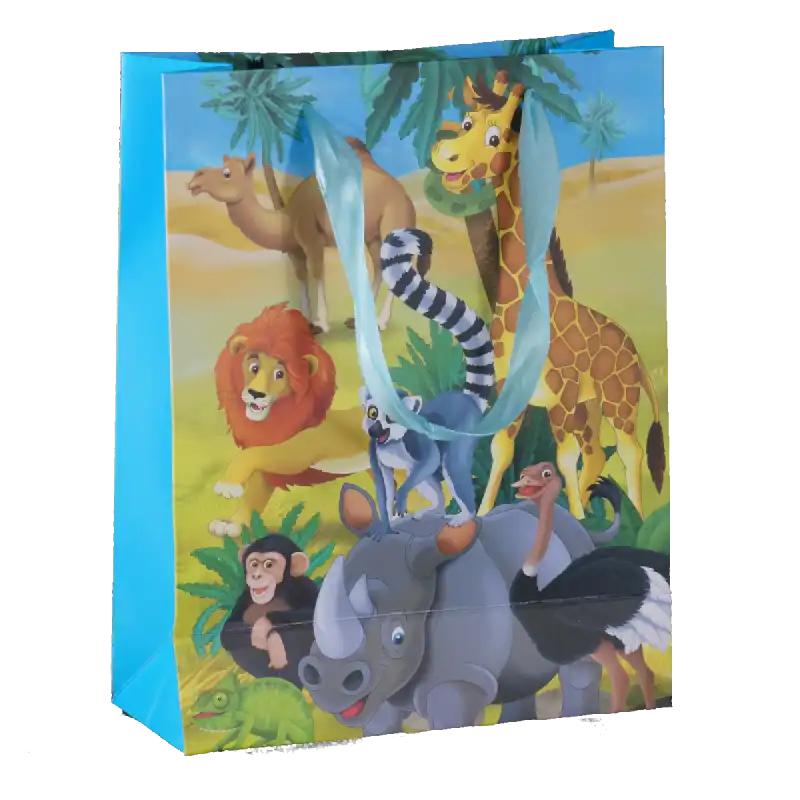 Kolorowa torebka prezentowa dla dzieci 23x18x8 cm z nadrukiem zwierząt safari, takich jak lew, żyrafa i nosorożec. Posiada niebieskie uchwyty.