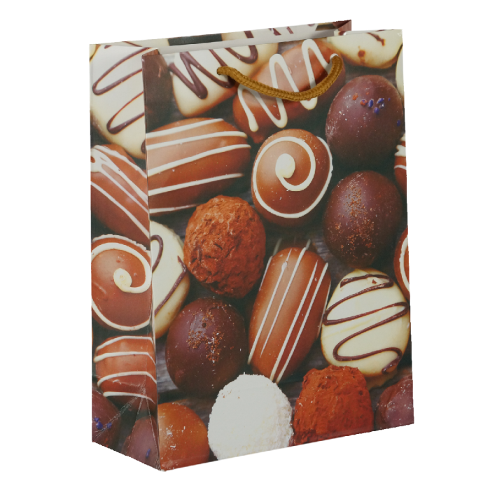 Pionowa torebka prezentowa 24x18x8 cm z apetycznym nadrukiem różnorodnych czekoladek i pralin. Posiada dwa wygodne uchwyty ułatwiające przenoszenie upominków.