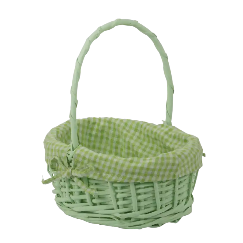 Zielony owalny kosz wiklinowy o wysokości 27 cm. Koszyk posiada wyjmowany materiał w zieloną kratkę, który dekoracyjnie oplata brzegi i wykończony jest kokardką. Idealna baza na wielkanocną święconkę lub do przechowywania owoców.
