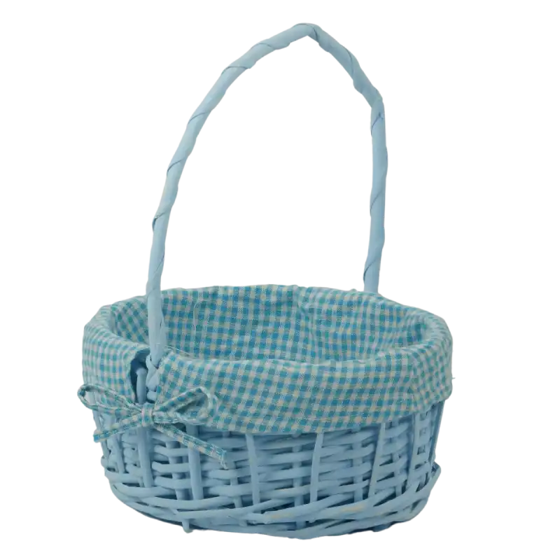 Niebieski owalny kosz wiklinowy o wysokości 27 cm, w rozmiarze M, z wyjmowanym materiałem w kratkę. Idealna baza na święconkę.