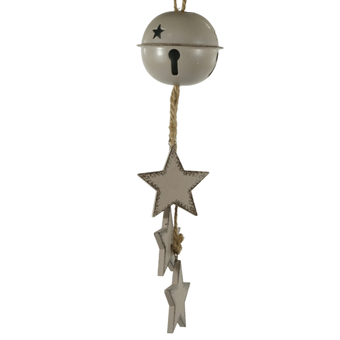 Zawieszka dzwonek 35 cm z metalu w kolorze beżowym, z wyciętymi gwiazdkami i drewnianymi zawieszkami w kształcie gwiazd. Dekoracja bożonarodzeniowa.