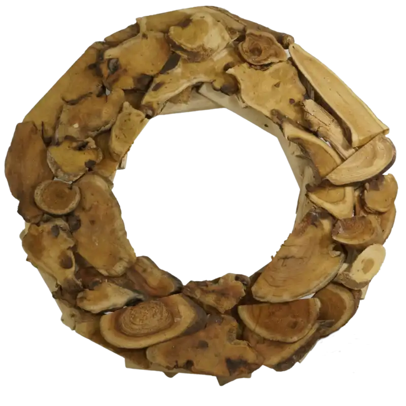 Naturalny drewniany wianek 43 cm o brązowym kolorze, stworzony z nieregularnych elementów. Idealna baza pod stroiki i kompozycje.