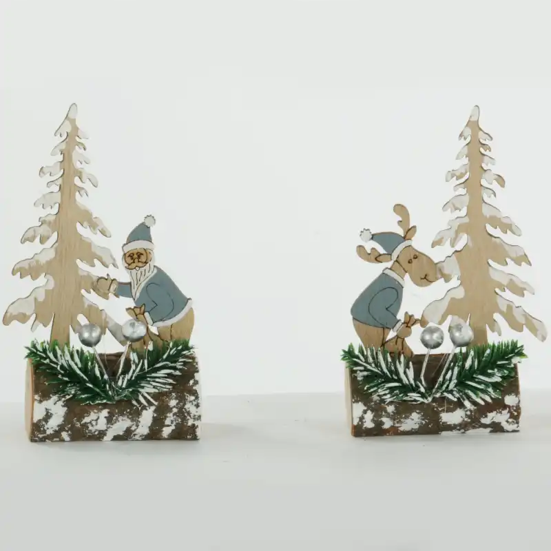 Zestaw dwóch figurek: renifer z choinką oraz Mikołaj z choinką. Ozdoby na drewnianych podstawach z zimowym akcentem, idealne do dekoracji świątecznych.