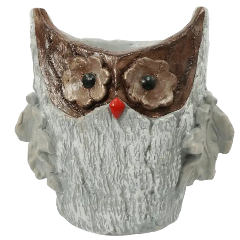Gipsowa osłonka w kształcie sowy o wysokości 29 cm. Model posiada chropowatą fakturę i oczy imitujące naturalne drewno.