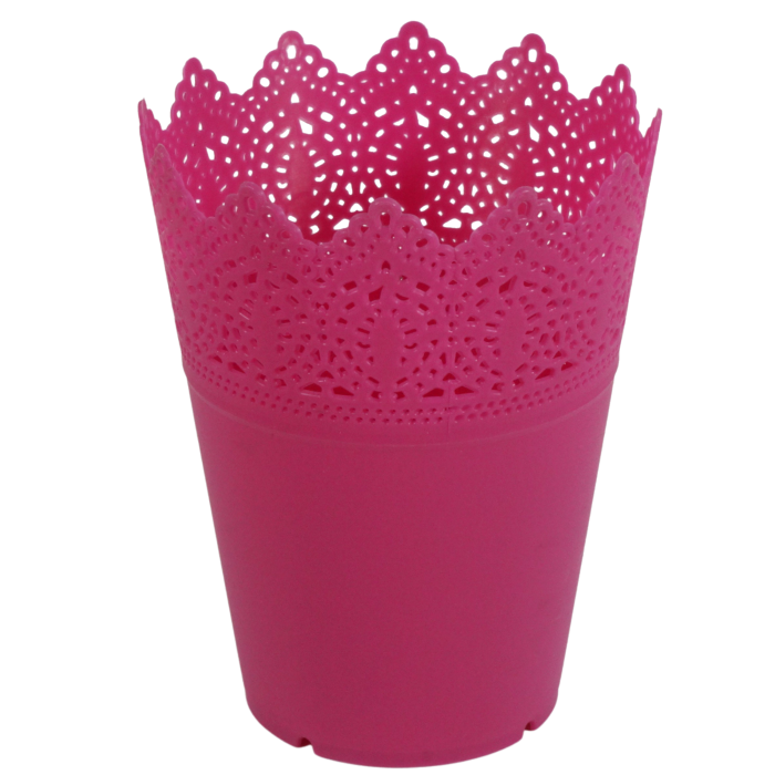 Plastikowa ażurowa osłonka na doniczkę w kolorze ciemny róż o średnicy 14 cm. Posiada ozdobny wycięty wzór na górnej krawędzi, idealnie wyeksponuje rośliny w każdym wnętrzu.