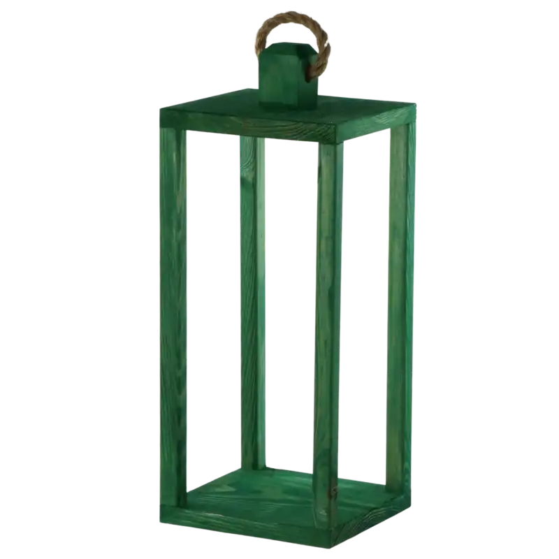 Zielony drewniany lampion o wymiarach 47x18x18 cm. Minimalistyczna dekoracja z naturalnego drewna z uchwytem ze sznura, idealna do nowoczesnych wnętrz.
