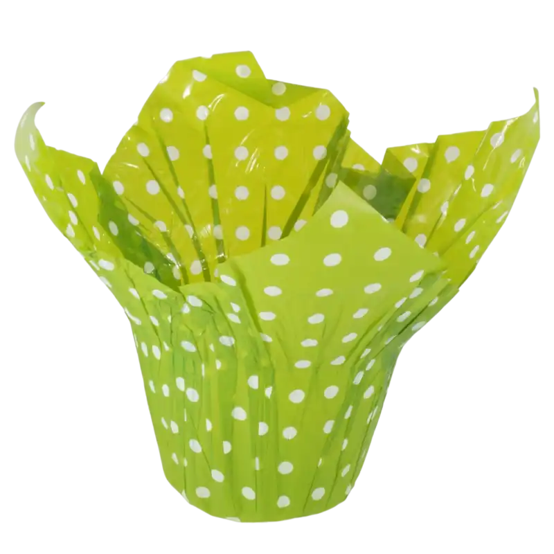 Zielona foliowa osłonka na doniczkę w białe kropki. Ozdobna oprawa o wysokości 23 cm i szerokości 27 cm, idealna jako prezent.