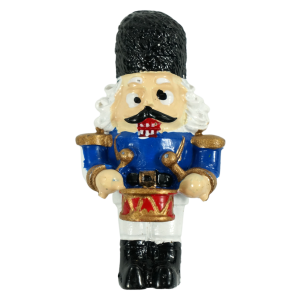 Figurka żołnierza w niebieskim mundurze z bębenkiem. Samoprzylepna ozdoba o wysokości ok. 5 cm, doskonała do kreatywnych kompozycji bożonarodzeniowych.