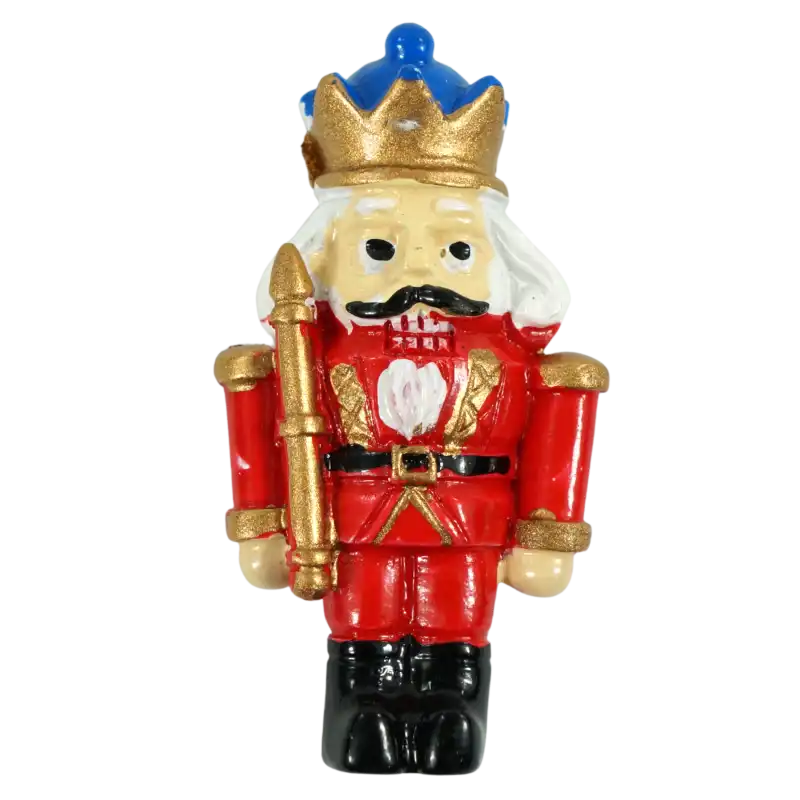 Świąteczna figurka króla w koronie i czerwonym stroju. Samoprzylepny element dekoracyjny o wysokości 5,5 cm do zdobienia prezentów i bukietów.