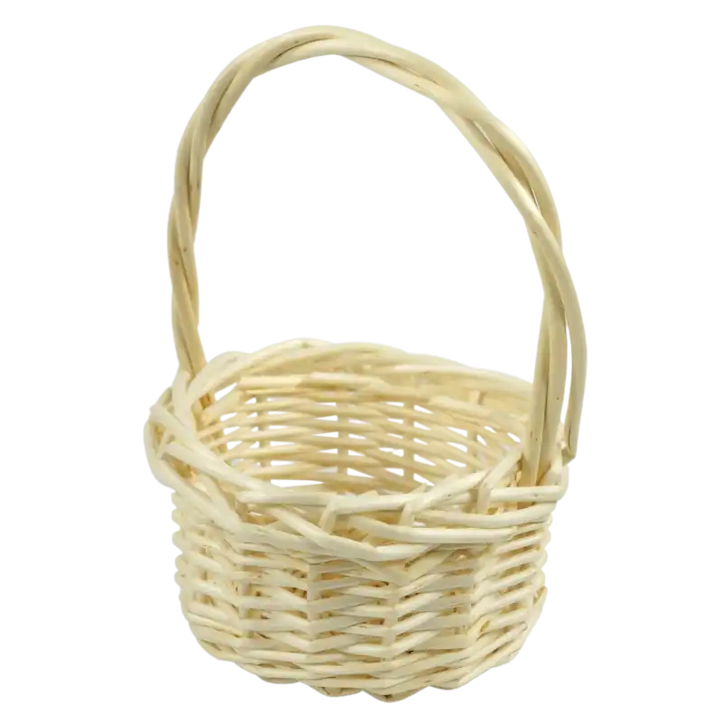 Prezentacja kosza wiklinowego 17 cm z profilu. Naturalna wiklina o słomkowym kolorze tworzy bazę dla dekoracji wielkanocnych i wiosennych stroików.