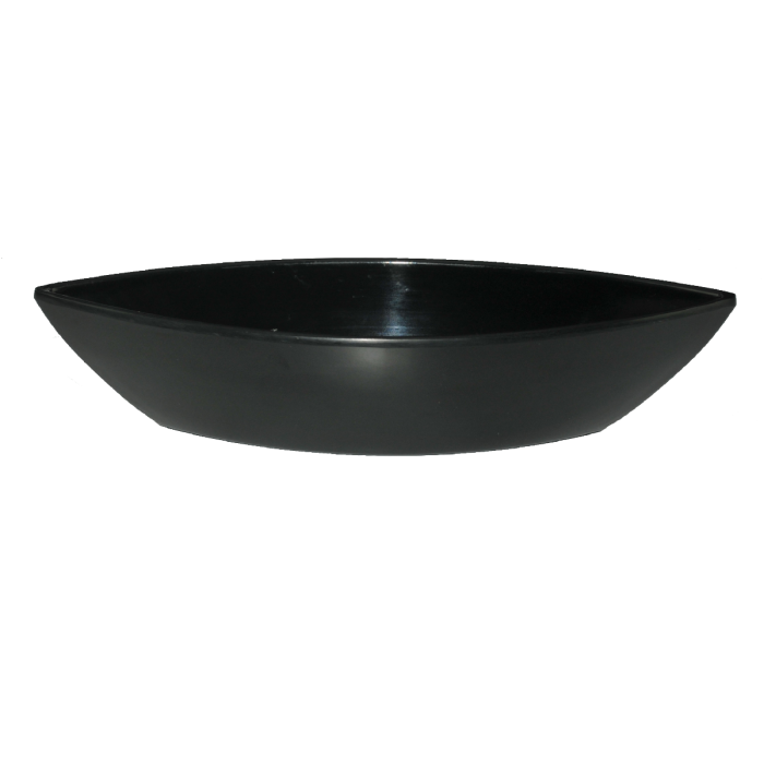 Plastikowa osłonka o długości 25 cm w czarnym kolorze. Kształt łódki pozwala na łatwe tworzenie dekoracji roślinnych. Ujęcie z profilu prezentujące głębokość i formę naczynia.