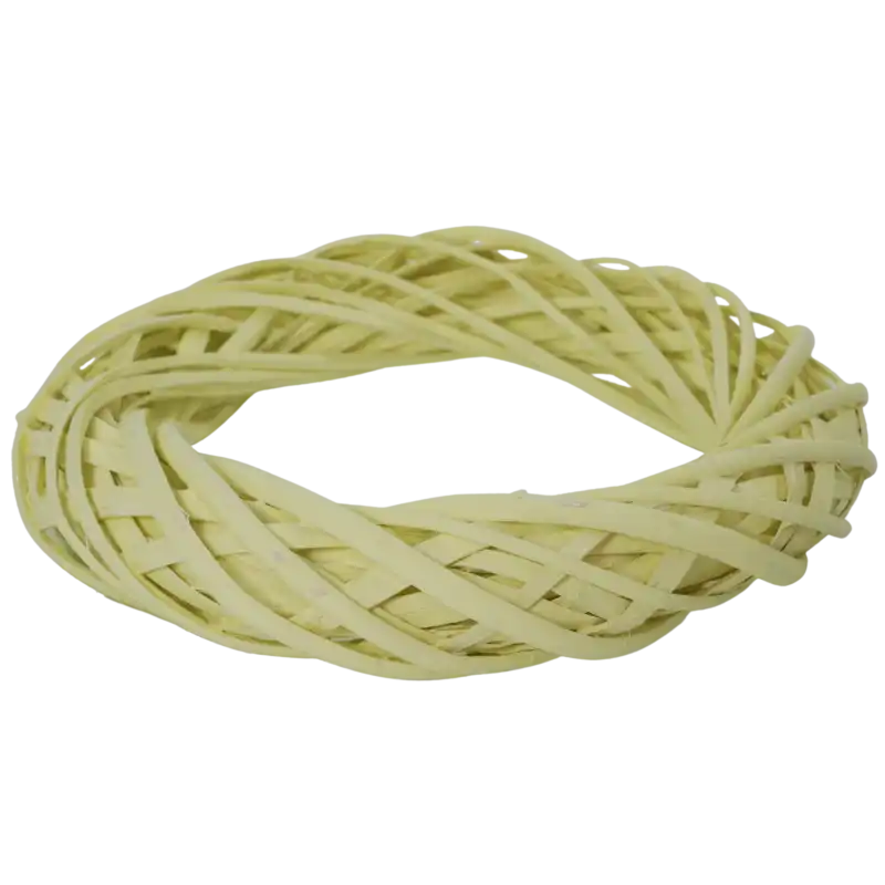 Pojedynczy żółty wianek wiklinowy ukazany w perspektywie, prezentujący jego grubość oraz okrągły kształt.