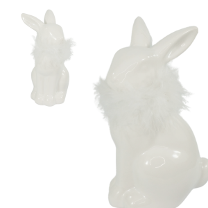 Biały zając ceramiczny 13 cm z futerkiem wokół szyi. Prezentuje się jako elegancka dekoracja, ukazana w ujęciu z przodu oraz w zbliżeniu na detal ozdoby.