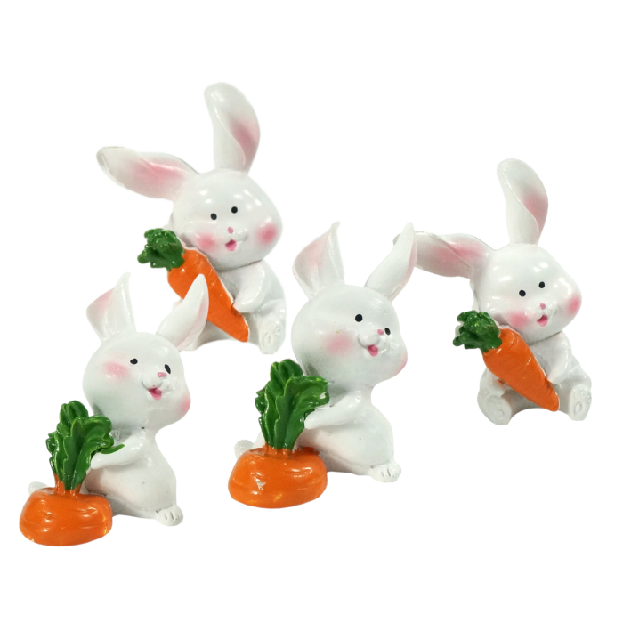 Komplet czterech ceramicznych zajączków z marchewkami w dwóch wielkościach: 6 cm i 5,5 cm. Figurki idealne do świątecznych kompozycji wielkanocnych.