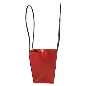 Widok na bok bordowej torebki papierowej prezentujący jej głębokość 15 cm oraz konstrukcję podstawy. Estetyczny dodatek florystyczny o wysokości 38 cm.
