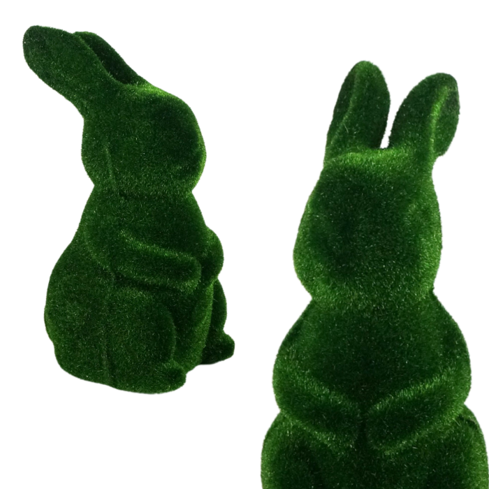 Ciemnozielony zając dekoracyjny o wysokości 16 cm, wykończony miękkim flokowanym włosiem. Idealna ozdoba wielkanocna.