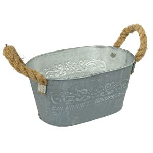Owalna osłonka z metalu o długości 18 cm. Charakterystyczny postarzany design, jutowe uchwyty oraz wytłaczane wzornictwo roślinne na ściankach zewnętrznych.
