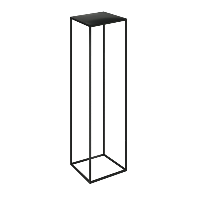 Czarny stojak metalowy o wysokości 130 cm i podstawie 24x24 cm. Minimalistyczna konstrukcja w stylu loft idealna do ekspozycji roślin, świec lub dekoracji okolicznościowych.