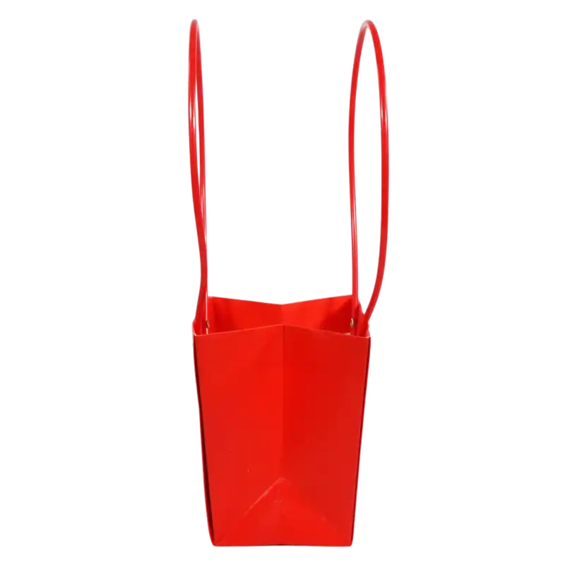 Profilowe ujęcie czerwonej torebki na kwiaty. Widoczna kwadratowa podstawa oraz sposób montażu wysokich, półkolistych uchwytów.