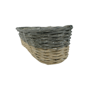 Detale splotu wikliny oraz owalny kształt donicy balkonowej w ujęciu pod kątem.