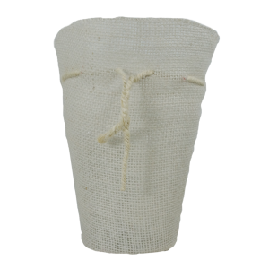Biała jutowa osłonka 20 cm z dekoracyjnym sznurkiem. Naturalny design z praktycznym plastikowym wkładem do kwiatów.