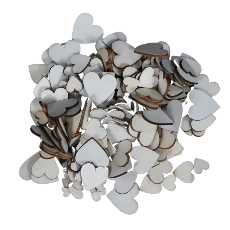 Drewniane serca 250 szt. w różnych rozmiarach od 1 do 3 cm. Naturalne elementy dekoracyjne z opalanymi brzegami, idealne jako confetti na stół weselny.