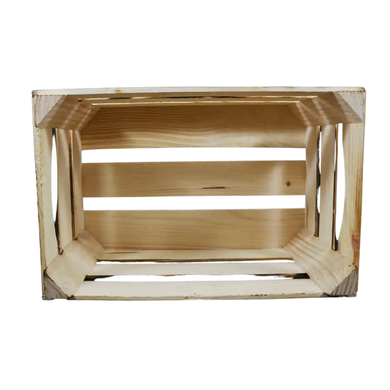Wnętrze drewnianej skrzynki okazjonalnej o wymiarach wewnętrznych 18x28 cm, widoczne z góry w pełnym świetle.