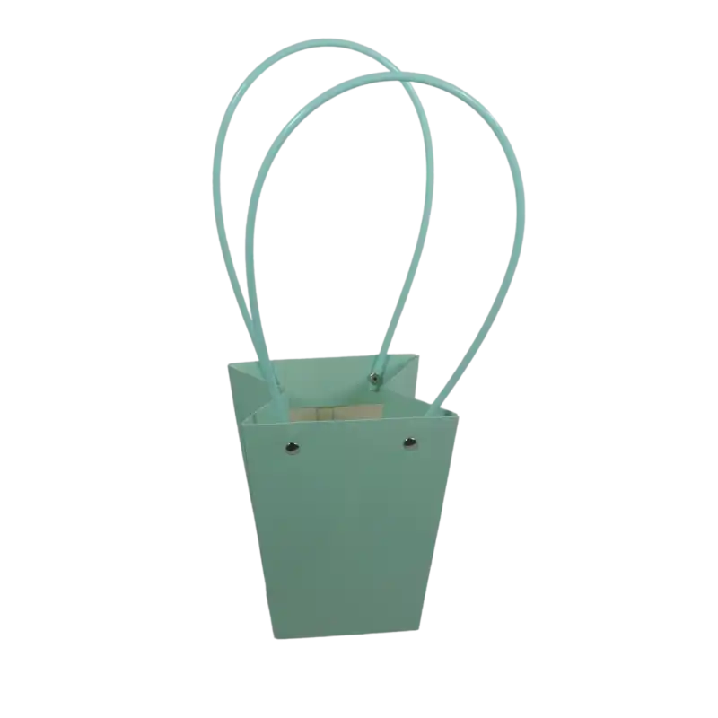 Błękitna torebka na kwiaty 36 cm widoczna z nieco innej perspektywy, prezentująca kształt podstawy 10x10 cm i stabilność.