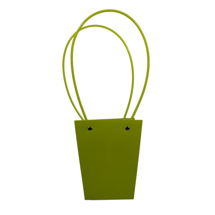 Zbliżenie na limonkową torebkę na kwiaty o wysokości 36 cm. Widoczne metalowe nity mocujące uchwyty oraz gładka powierzchnia dekoracyjnego opakowania.