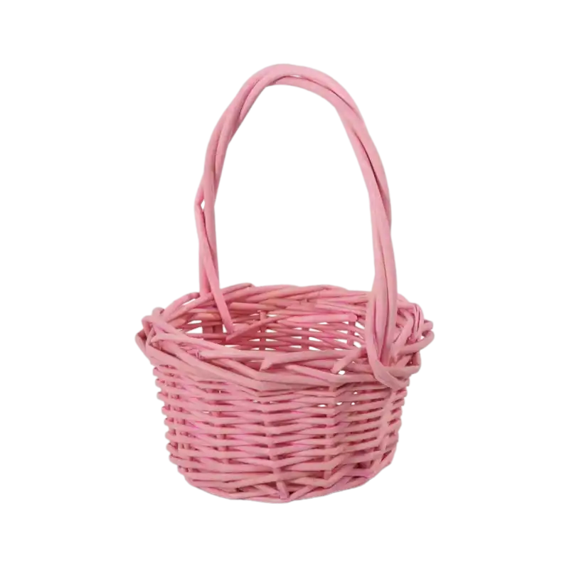 Różowy kosz wiklinowy o wysokości 17 cm, idealny w rozmiarze S na wielkanocną święconkę lub dekoracje. Pleciony z naturalnej wikliny, prezentowany z przodu z wyraźną rączką.