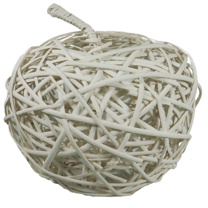 Białe wiklinowe jabłko dekoracyjne o średnicy 30 cm i wysokości 27 cm. Ażurowa ozdoba z widocznym ogonkiem o długości 10 cm, idealna jako samodzielny element wystroju lub baza kompozycji.