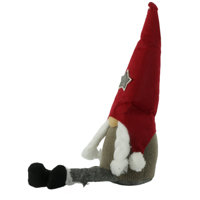 Profilowe ujęcie filcowego skrzata Antosi. Wyraźnie widoczne szare nogi, które swobodnie opadają, umożliwiając wygodne posadzenie figurki na regale lub parapecie.