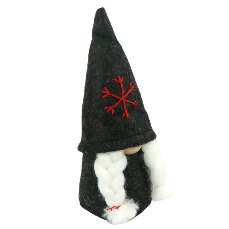 Filcowy skrzat 16 cm z białymi warkoczami, widok pod kątem eksponujący czapeczkę z czerwonym detalem w kształcie śnieżynki.