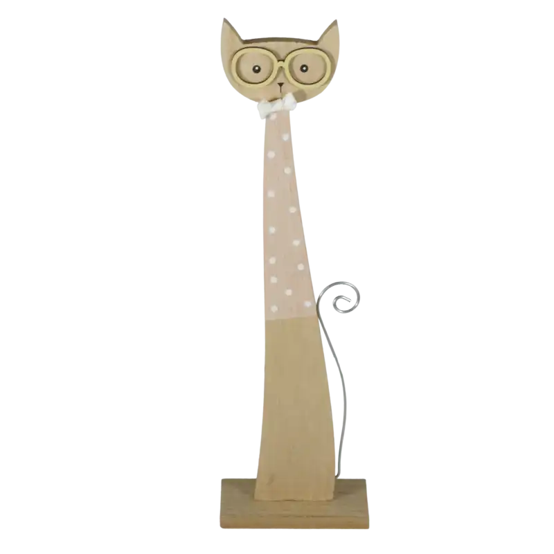 Drewniana figurka kota o wysokości 35 cm w nowoczesnym wydaniu. Dekoracja posiada okulary, kokardę oraz tułów w kropki z metalowym ogonem, umieszczona na stabilnej prostokątnej podstawie.