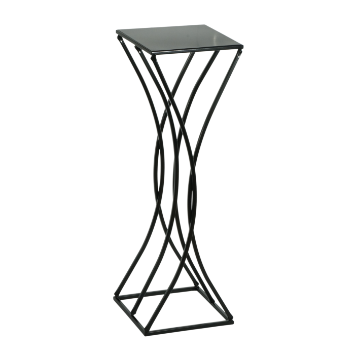 Wąski kwietnik wykonany ze stali malowanej proszkowo na czarno. Geometryczny design świetnie wpisuje się w nowoczesne wnętrza.