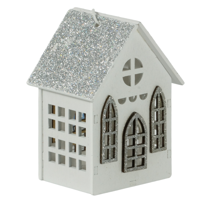 Drewniany domek zawieszka o wysokości 10 cm, pomalowany na biało ze srebrnym brokatem na dachu, drzwiach i oknach. Posiada sznurek umożliwiający zawieszenie dekoracji.
