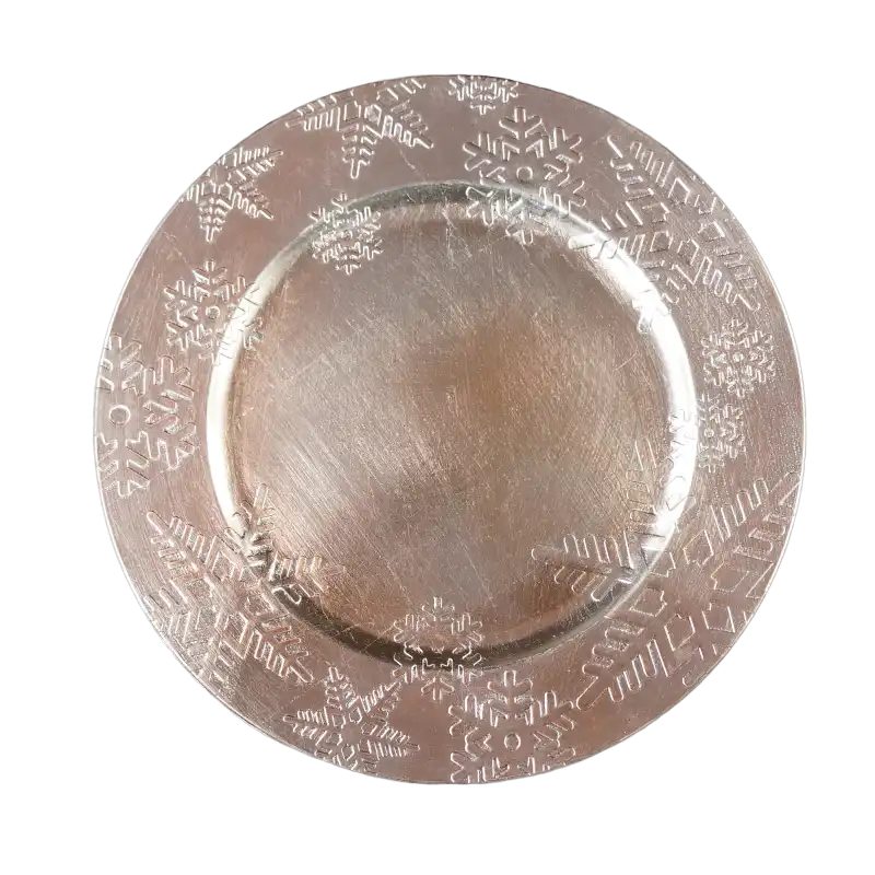 Patera dekoracyjna w kolorze złotym o średnicy 33 cm, ujęta w całości na czystym, białym tle.