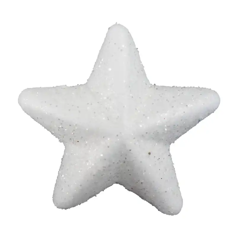 Zbliżenie na pojedynczą białą gwiazdkę z brokatem o średnicy 5,5 cm. Styropianowa dekoracja świąteczna o grubości 2 cm.