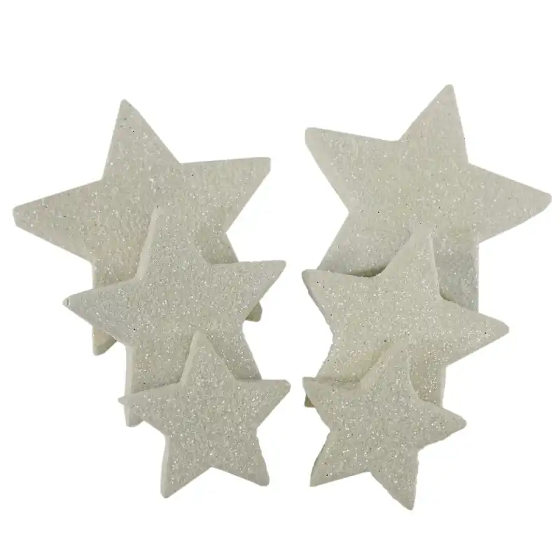 Zestaw 24 brokatowych gwiazdek w odcieniach beżu, o rozmiarach 3 cm, 4 cm i 5 cm. Styropianowe artykuły dekoracyjne idealne do świątecznych stroików.