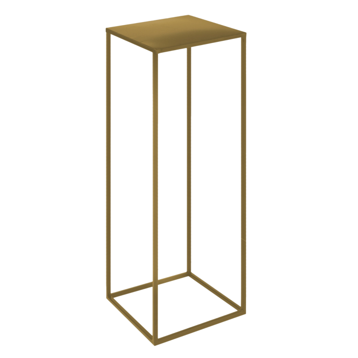 Złoty kwietnik metalowy o wysokości 80 cm i podstawie 20x20 cm. Wykonany ze stali malowanej proszkowo, pasuje do wnętrz w stylu industrialnym i glamour. Stabilna konstrukcja na kwadratowej podstawie.