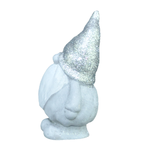 Profilowe ujęcie gipsowego skrzata 18 cm. Widoczny kształt czapki z brokatem oraz zarys brody i sylwetki figurki.