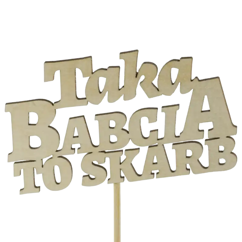 Drewniany topper Taka babcia to skarb o długości 35 cm. Napis na piku o wymiarach 10x6 cm to estetyczny dodatek do personalizacji prezentów i bukietów na Dzień Babci. Widok na wprost.