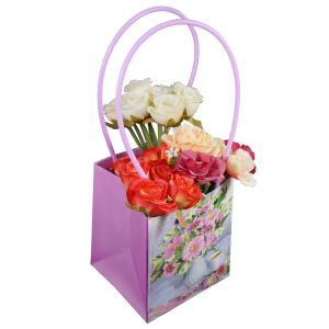 Różowa torebka na kwiaty 33 cm wypełniona kolorowymi sztucznymi kwiatami, prezentująca praktyczne zastosowanie opakowania florystycznego.