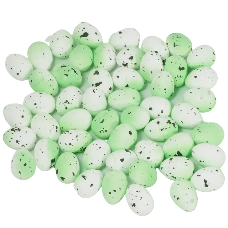 Komplet 50 zielonych jajeczek wielkanocnych o rozmiarze 2,5 cm. Pisanki wykonane ze styropianu z naturalnym nakrapianym wzorem, idealne do tworzenia wiosennych stroików.