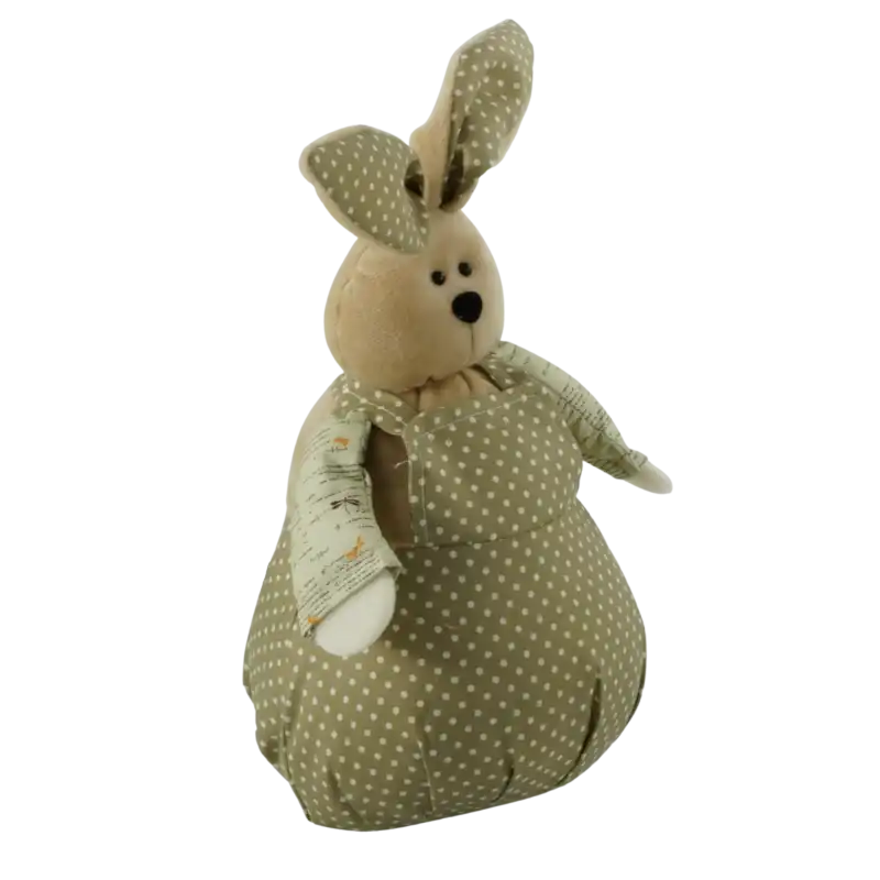 Figurka zajączka 30 cm w oliwkowych barwach. Miękki pluszowy materiał i stabilna podstawa sprawiają, że dekoracja sprawdzi się jako stoper do drzwi.