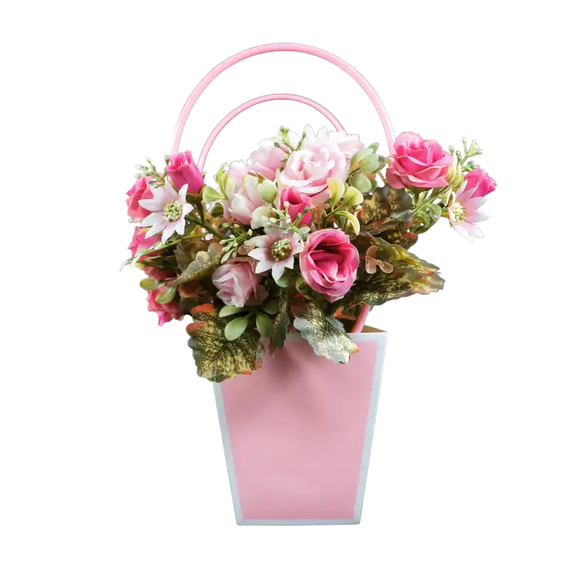 Różowa torebka na kwiaty 37 cm wypełniona bukietem sztucznych kwiatów w odcieniach różu i bieli. Kompozycja prezentuje sposób wykorzystania produktu jako eleganckiej oprawy prezentowej.